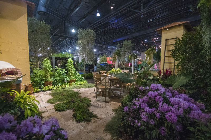 Selinsgrove man helps run biggest flower show in world