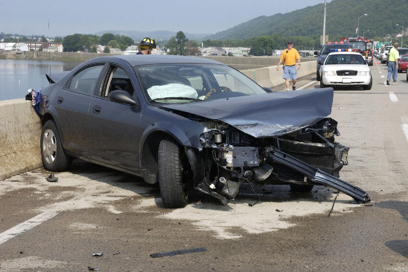 Accident snarls traffic on Veterans Memorial Bridge News