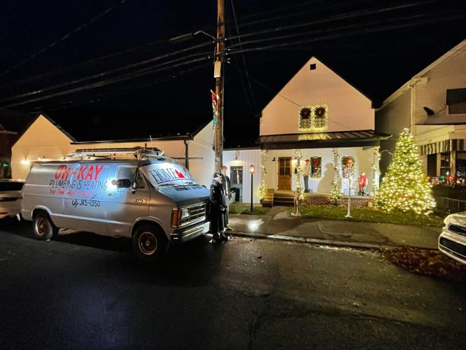 Family transforms house, field into Christmas spectacle News