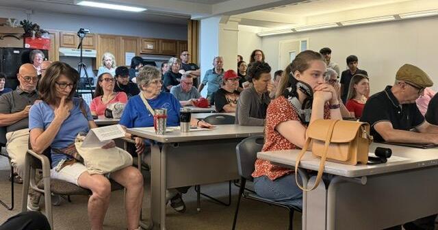 Sunbury council tables vote on ICE agreement