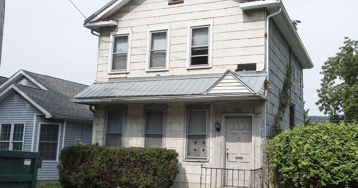 Sunbury to auction off Edison Avenue home
