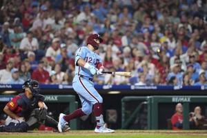 Kyle Schwarber hits 4 HRs, has Phillies-record 9 RBIs in 19-4 romp over the Braves