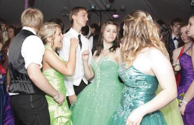 Hair Today Gown Tomorrow Your Guide To Valleyproms Lifestyles