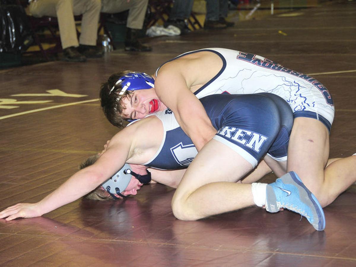 Selinsgrove S Schon Remains Unbeaten Wins Regional Title Sports Dailyitem Com