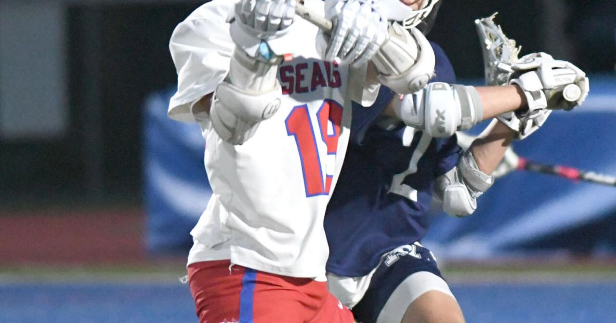 Seals steamroll into another district title game