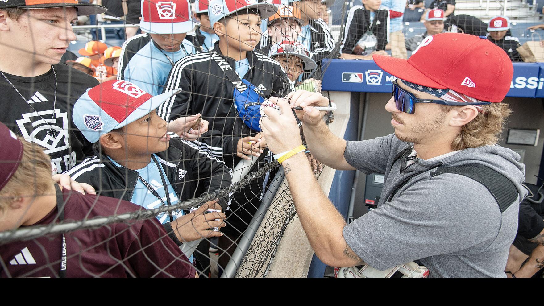 Nationals and Phillies are kids for a day, mingling among Little Leaguers –  WUTR/WFXV –