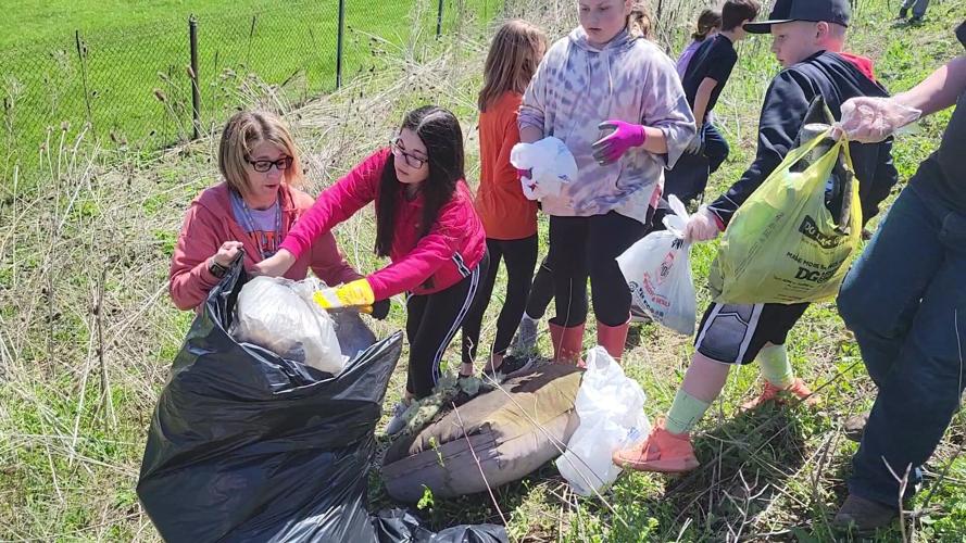 Milton Area fifthgraders organize litter clean up at White Deer
