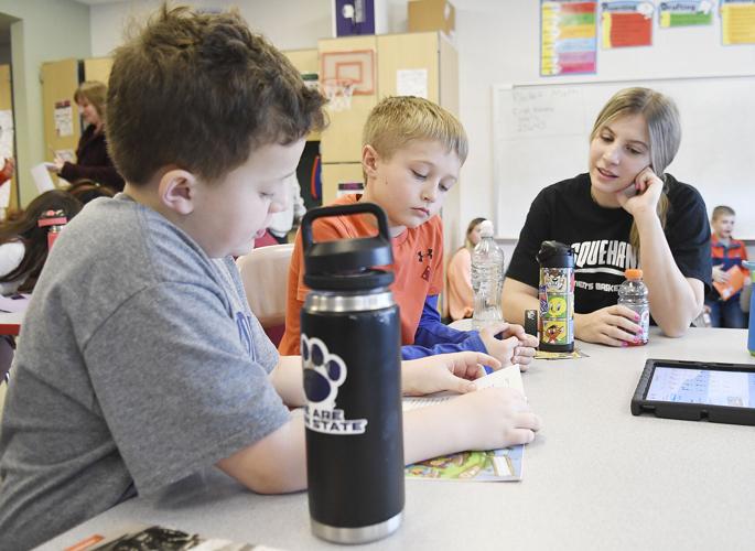 Susquehanna athletes visit Selinsgrove Elementary for Read Across
