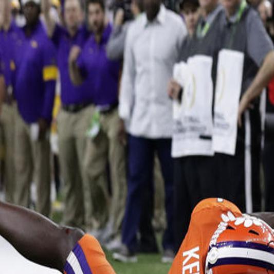 LSU's Moss steps to front, Sports