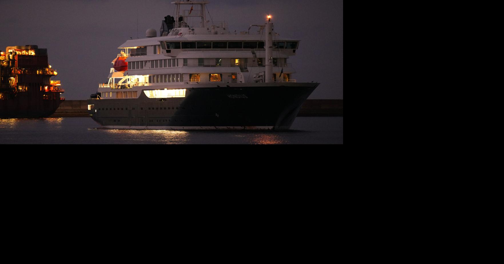 Passengers start disembarking from hantavirus-stricken cruise ship in Spain's Canary Islands