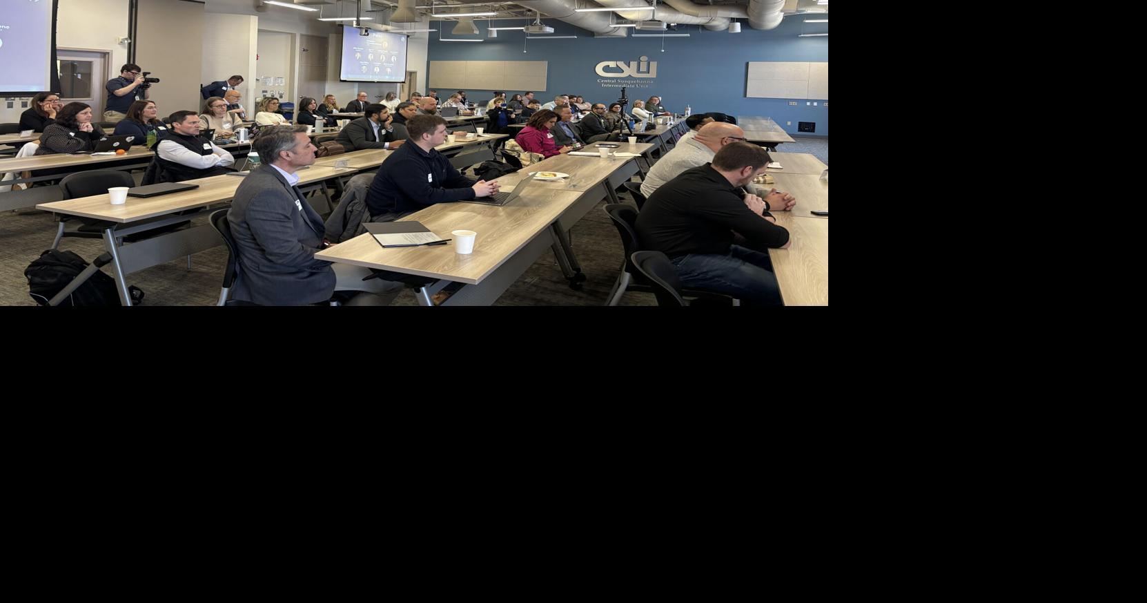 Local business leaders explore practical integration of artificial intelligence | News