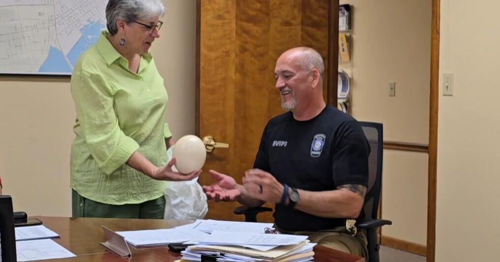 Commission thanks chief, officers for duckling rescue