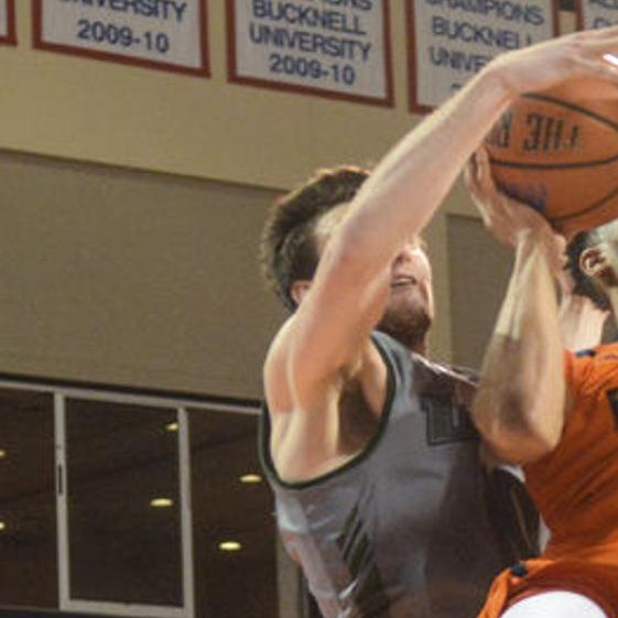 Men S College Basketball Bucknell Edges Loyola In Pl Quarters