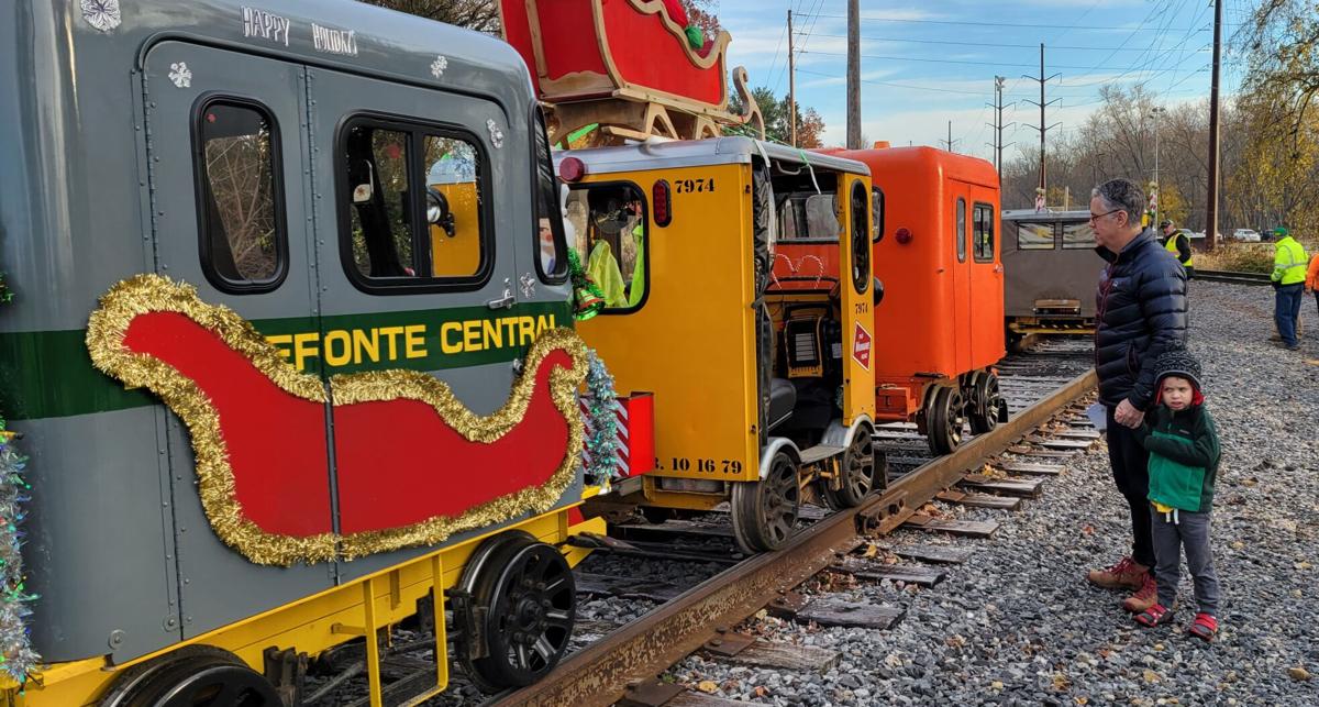 Railcar Owners Collect Donations For Toys For Tots News Dailyitem Com Railcar Owners Collect Donations For Toys For Tots News Dailyitem Com