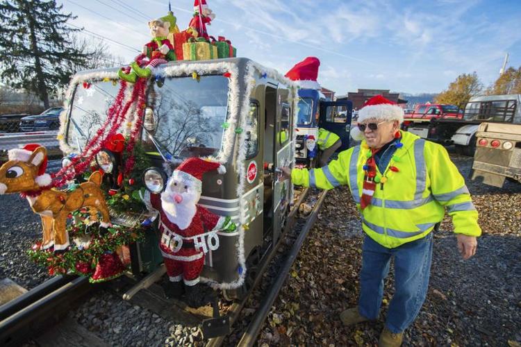 Elves ride rails across Valley to fill Toys for Tots' shelves | Local ...