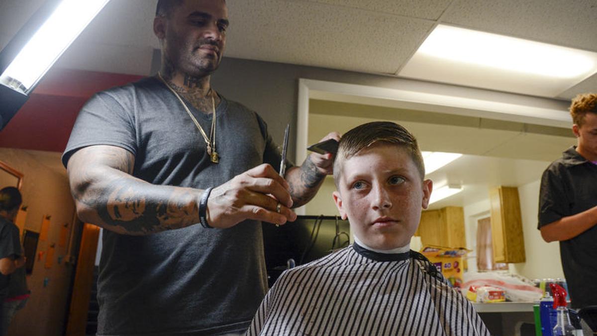 Barbers Stylists Give Back With Back To School Haircuts Local News Dailyitem Com