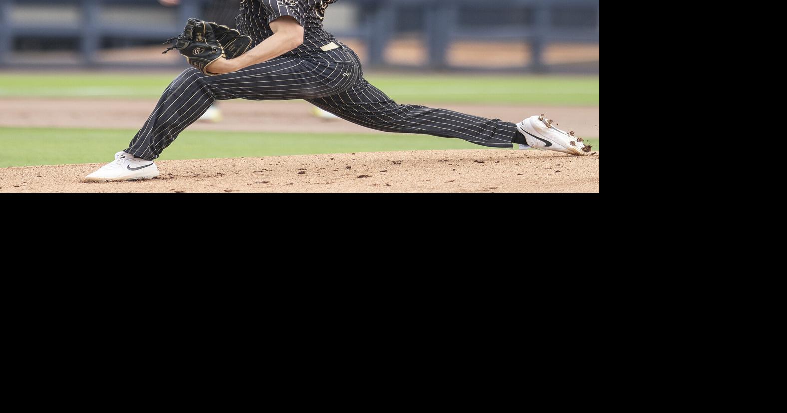 Everitt does his part on the mound