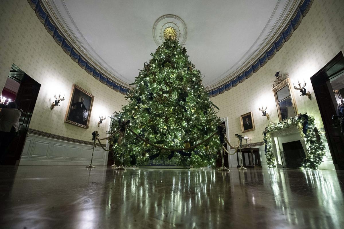 White House Christmas tree from Valley decorated with flowers