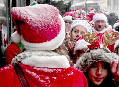 Seeing Red Santacon Pub Crawl In Nyc News Dailyitem Com