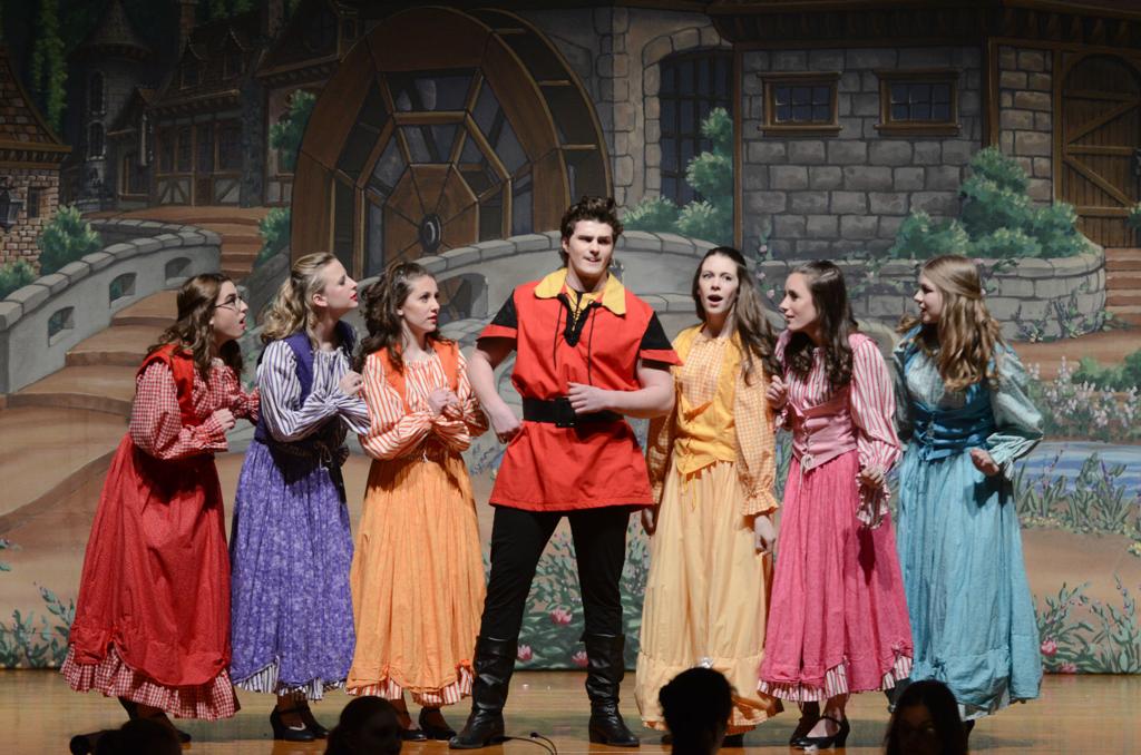 Valleymusicals Selinsgrove Makes Most Of Bigger Stage In Beauty And The Beast Musicals Dailyitem Com