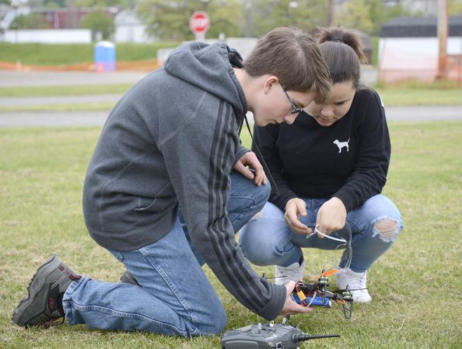 Danville Middle School students build drones | News | dailyitem.com
