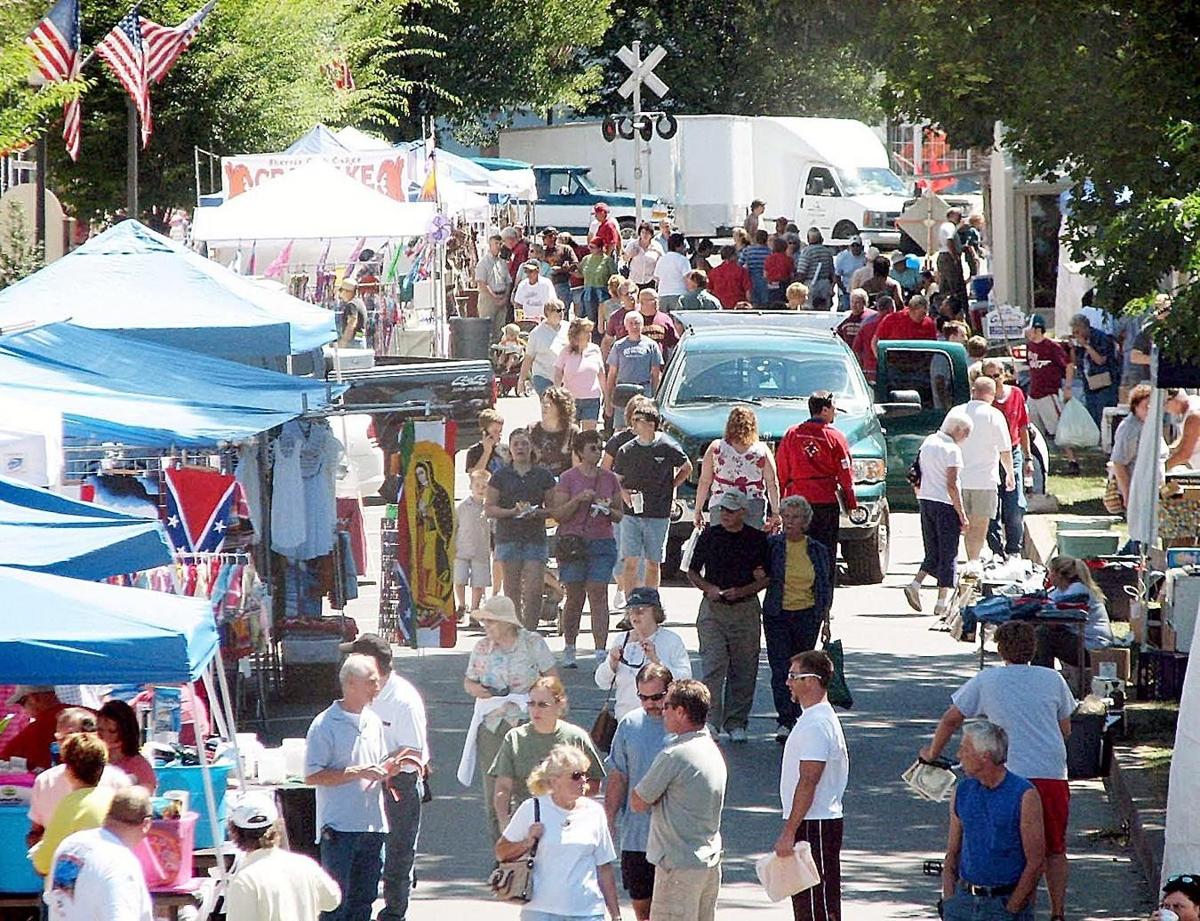Thousands descend on Sunbury for car show, regatta, entertainment News