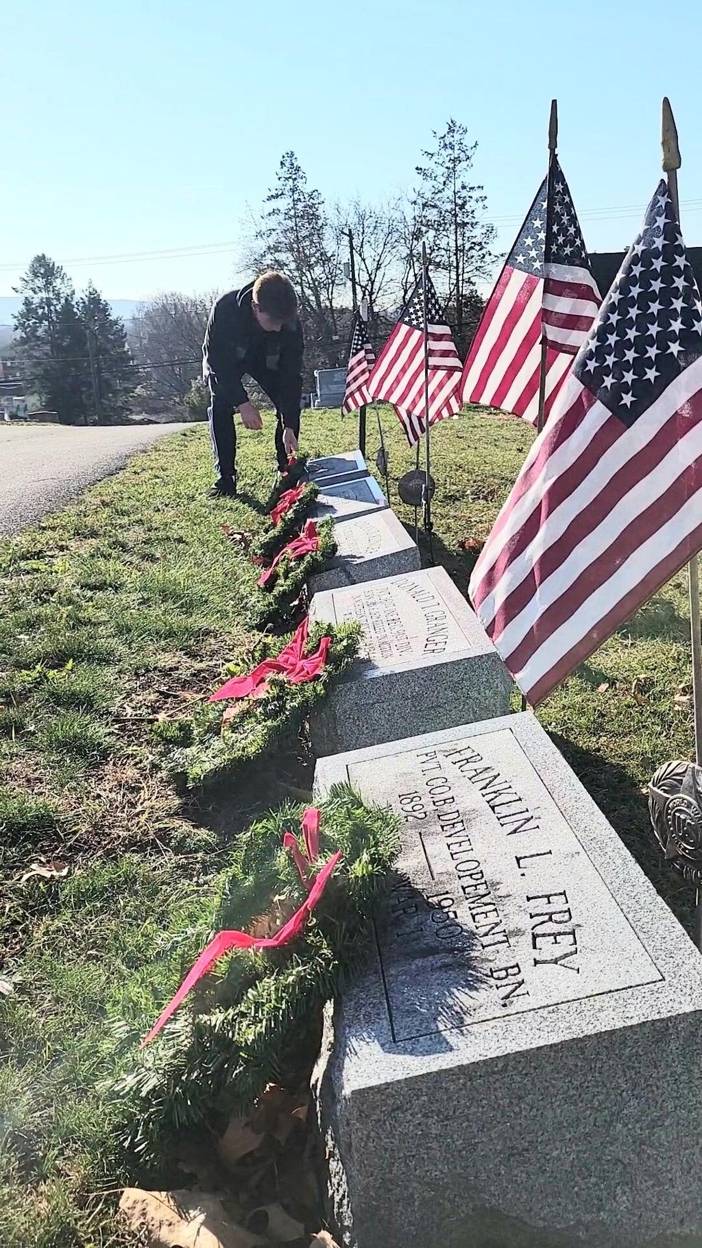 Student leads project to place wreaths on veteran graves ...