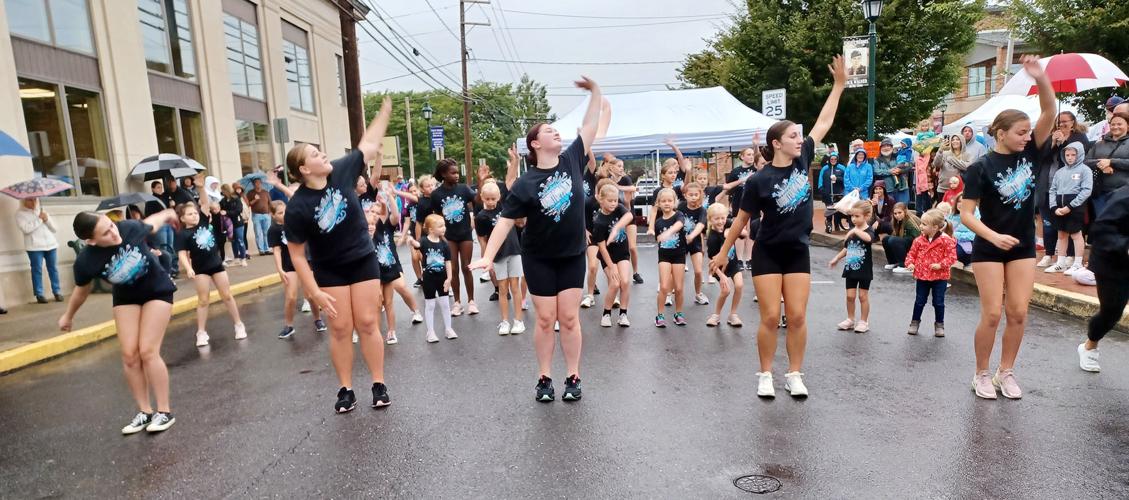 Thousands brave the rain, attend Selinsgrove's Market Street Festival