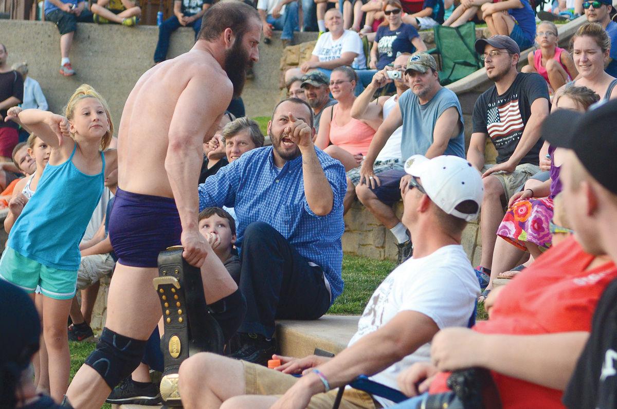 500 crowd amphitheater for 'Rumble on the River' News