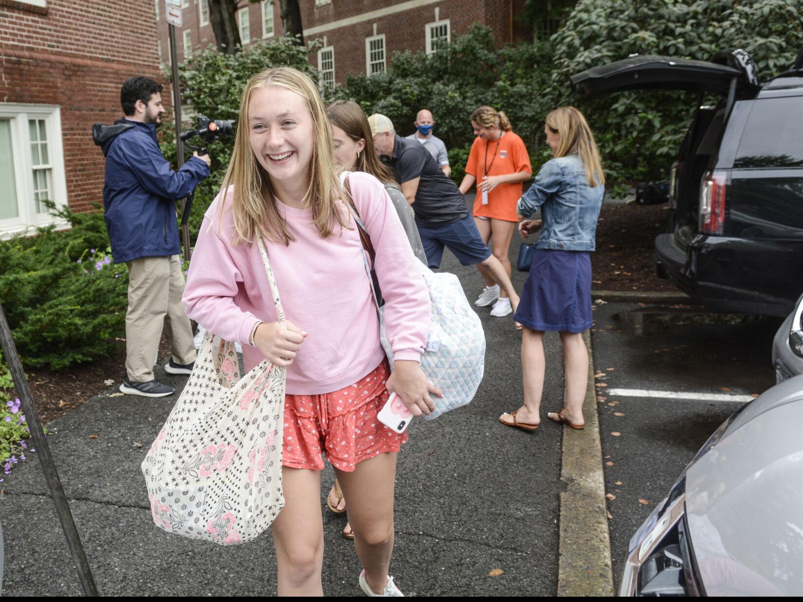 First-year students arrive at Bucknell University for move-in day | News |  dailyitem.com