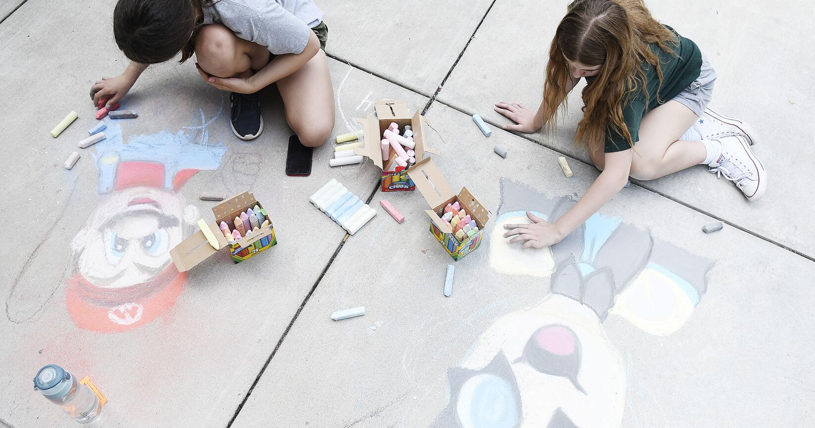 Artists come out to Sidewalk Chalk Festival - Vimarsana News