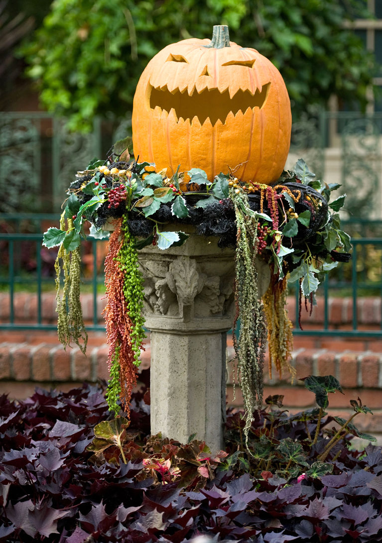 45 Best Images Haunted Mansion Halloween Decorations / Haunted Mansion Hitch hiking Ghost Yard Displays - perfect ...
