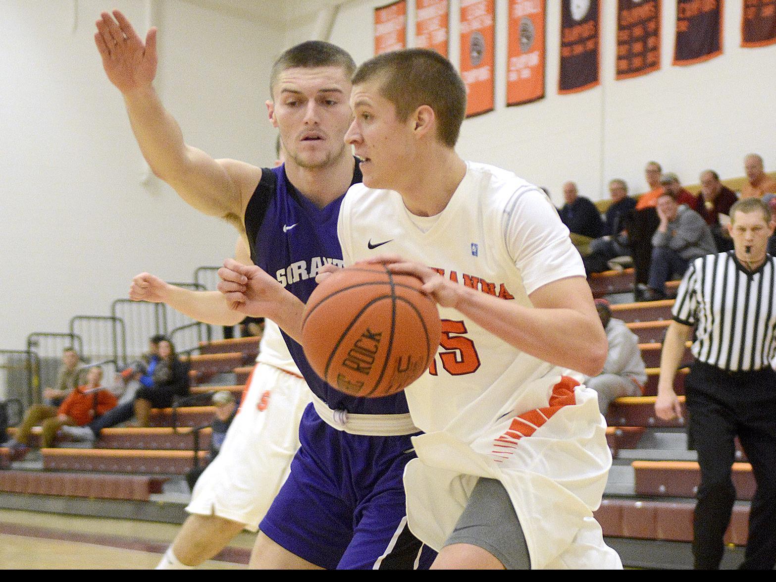 Men S Basketball Scranton Escapes Susquehanna With Victory