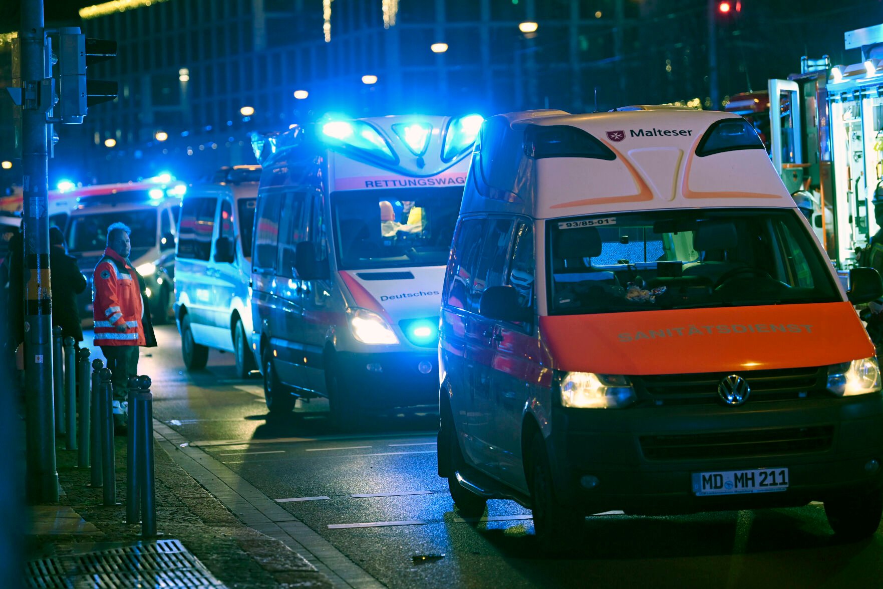 At Least 2 Dead And 60 Hurt After A Car Drives Into A German Christmas ...