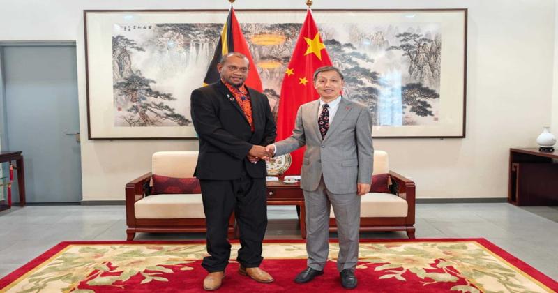 Chinese Ambassador and Luganville Mayor meets to strengthen ties