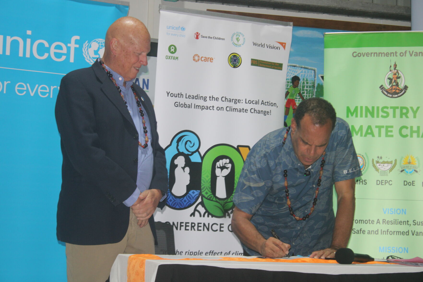 Regenvanu signs Declaration on Children, Youth and Climate Action ...