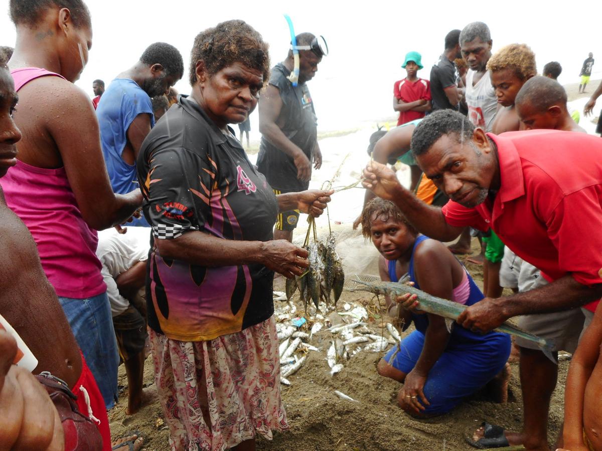 Chief Kalsakau opens Blacksands coastal fisheries ban for Easter