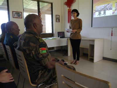 Acting Chinese Ambassador congratulates VMF flag bearers