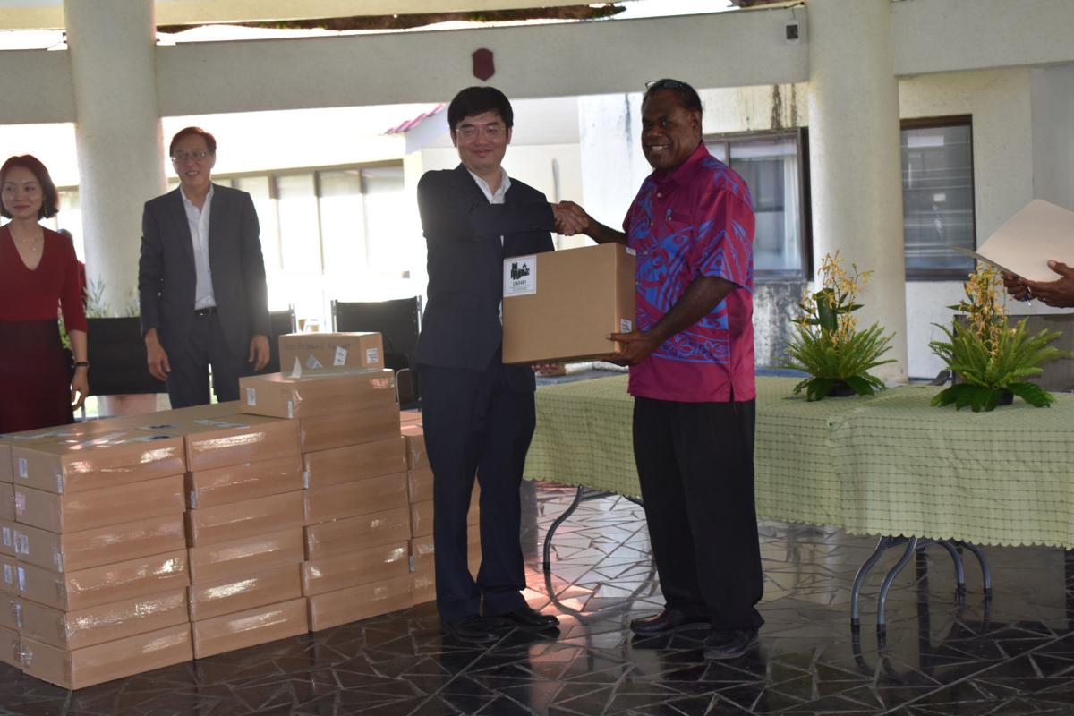 Chinese company donates laptops to members of Parliament