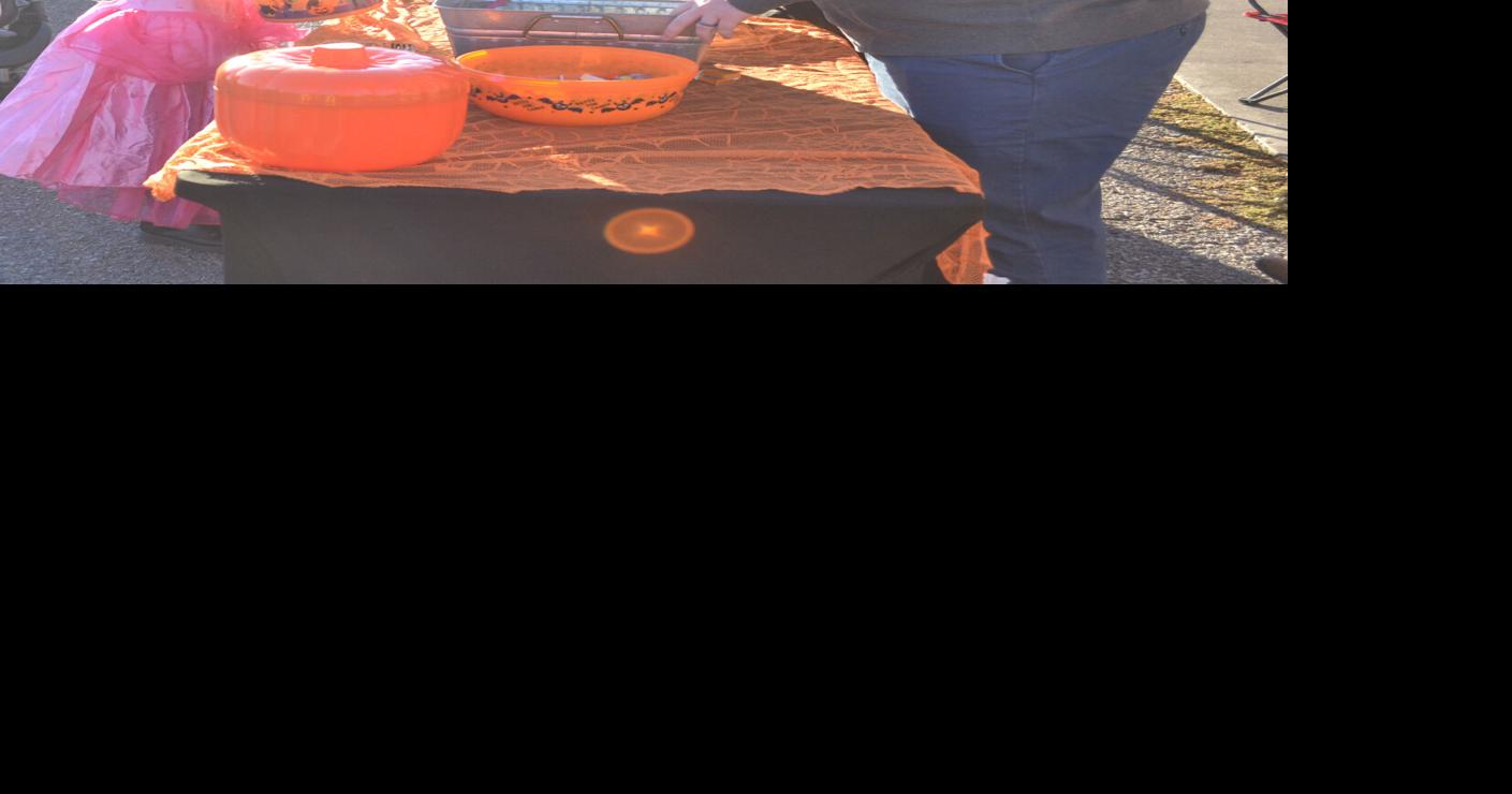 Decatur celebrates Halloween with treats News