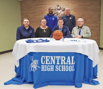 Patience Pays Off Mcminn Central S James Thacker Signs With
