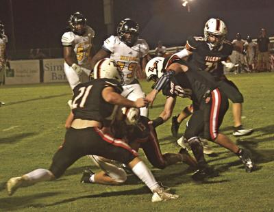 Chargers' defense shines in rout of Seymour