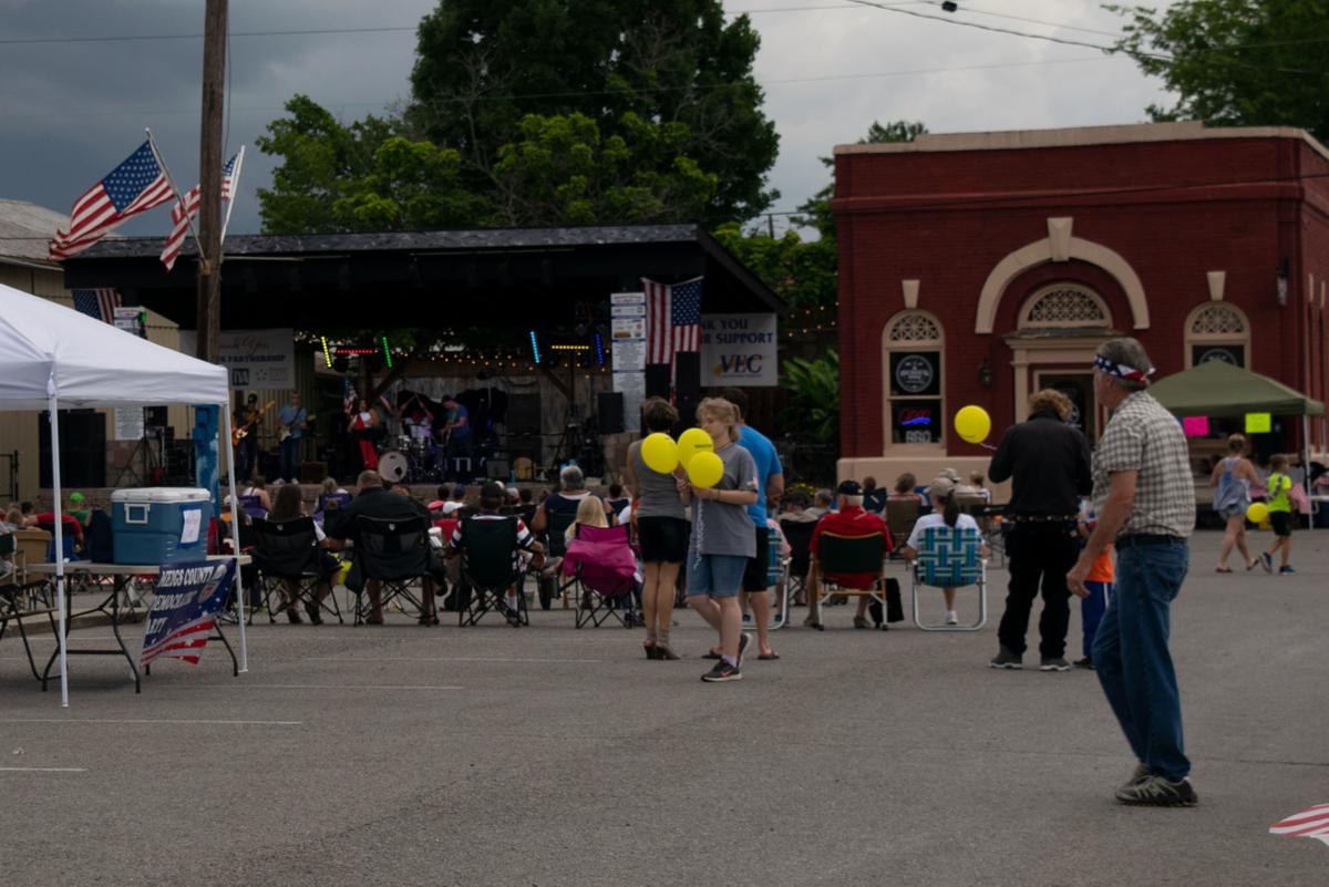 Decatur residents enjoy music for Fourth of July