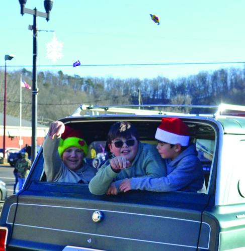 Parade Decatur Daily Decatur celebrates Christmas with festival, parade | News ...