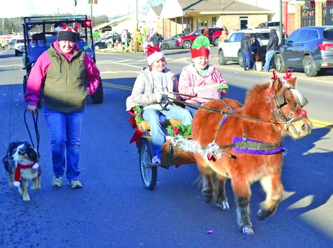 Parade Decatur Daily Decatur celebrates Christmas with festival, parade | News ...