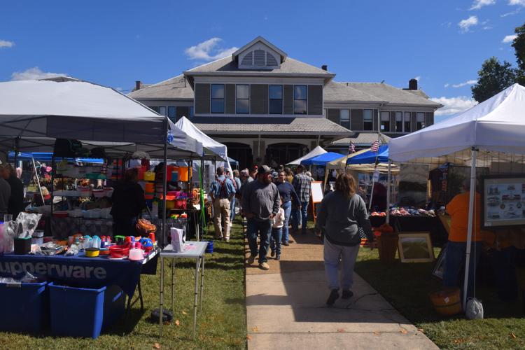 Etowah holds annual Fall Arts & Crafts Festival News