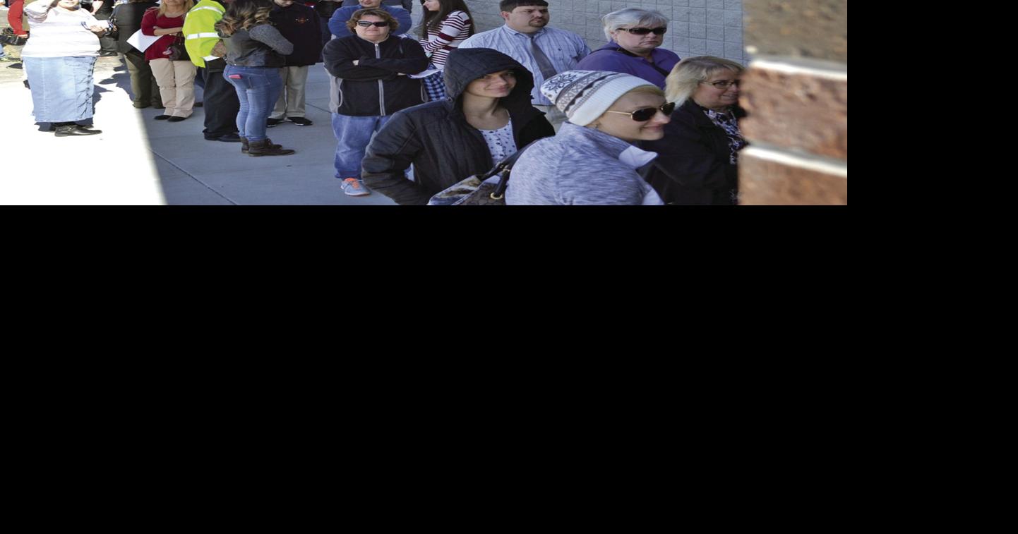 Hundreds line up for Hobby Lobby jobs News