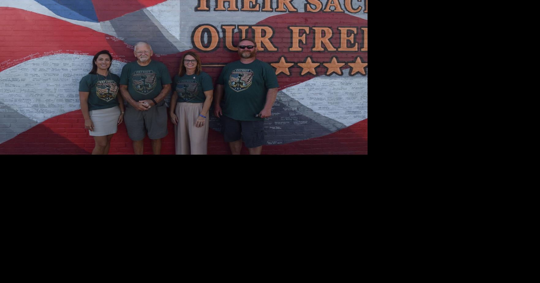 Veterans sign new Englewood mural