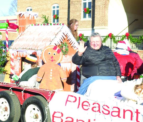 Parade Decatur Daily Decatur celebrates Christmas with festival, parade | News ...