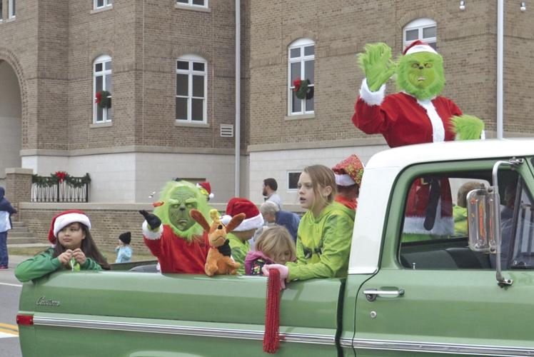Parade Decatur Daily Decatur celebrates Christmas with festival, parade | News ...